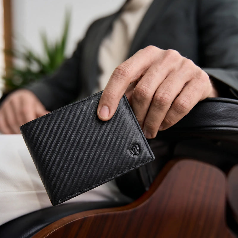 Geldbörse mit RFID-Schutz & 13 Kartenfächer (Carbon)