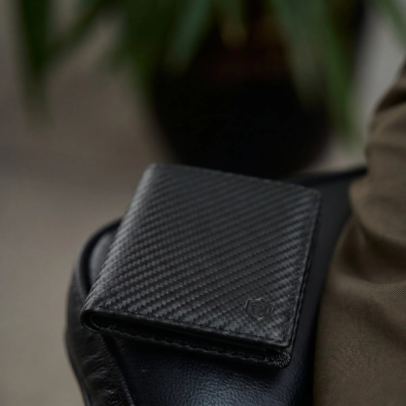 Geldbörse mit RFID-Schutz & 8 Kartenfächer (Carbon)