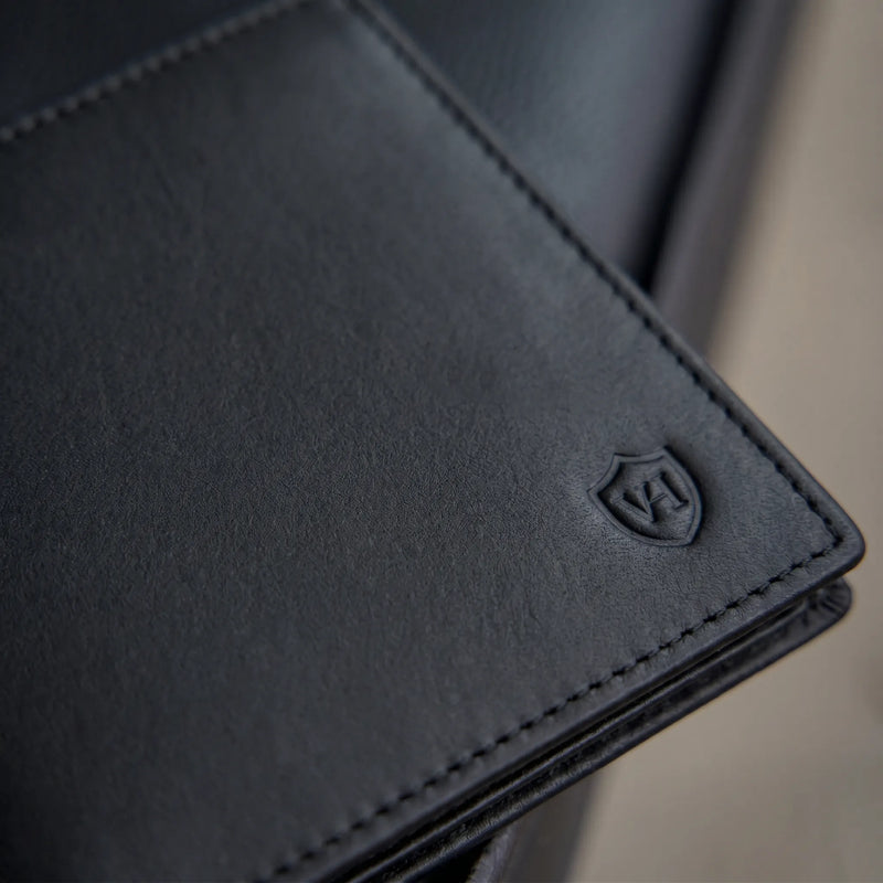 Geldbörse mit RFID-Schutz & 13 Kartenfächer (Waxy)